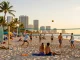 Aktivitas bersenang-senang di pantai Miami, https://miami4d.com/ dengan teman-teman, bola voli, dan pemandangan kota yang indah.